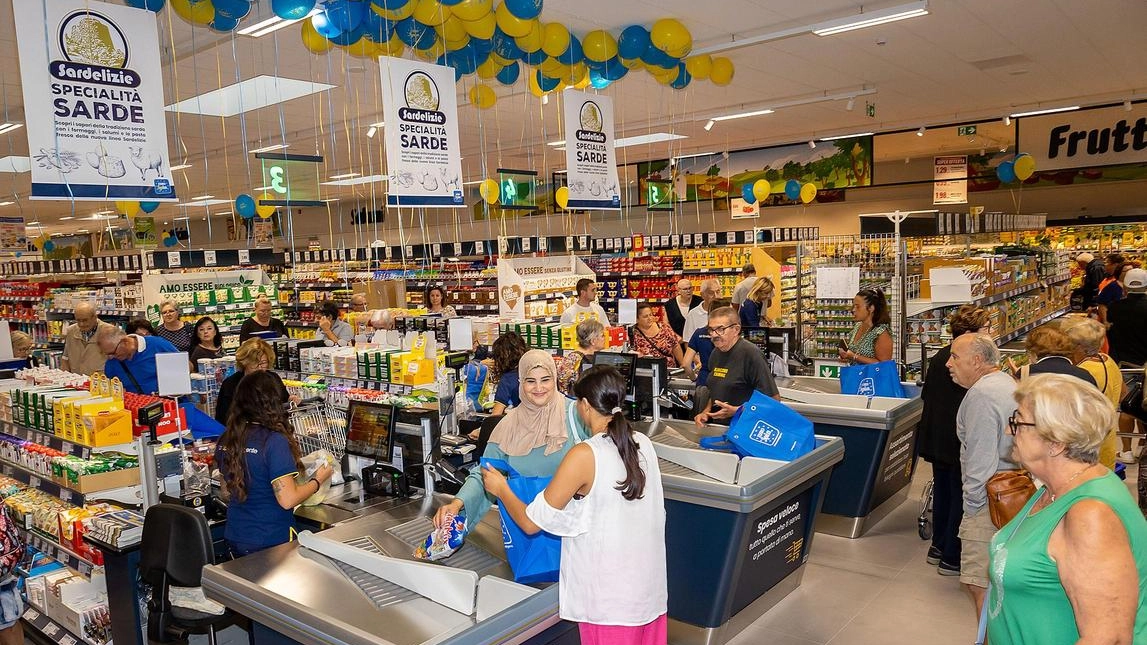 Il nuovo Eurospin di Massa e Cozzile è stato inaugurato ieri (Goiorani) Il nuovo Eurospin di Massa e Cozzile è stato inaugurato ieri (Goiorani)