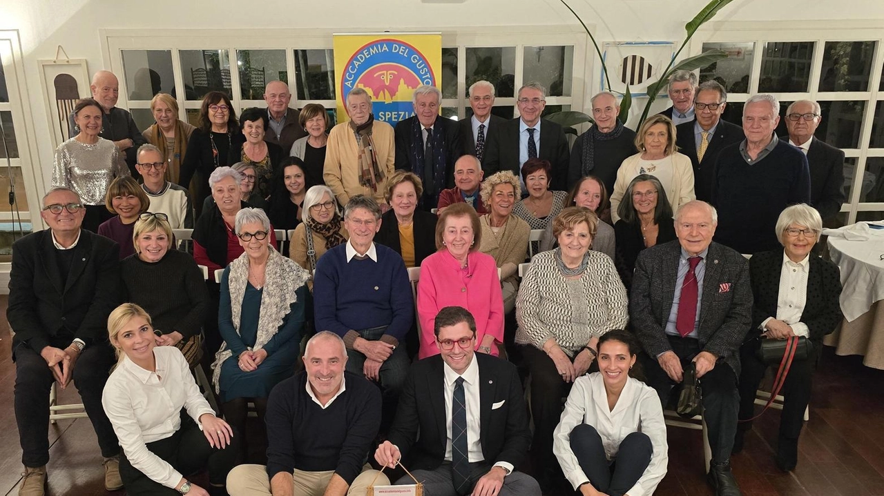 I partecipanti alla conviviale degli auguri dell’Accademia del Gusto, che si è svolta alla Locanda dell’Angelo di Ameglia I partecipanti alla conviviale degli auguri dell’Accademia del Gusto, che si è svolta alla Locanda dell’Angelo di Ameglia
