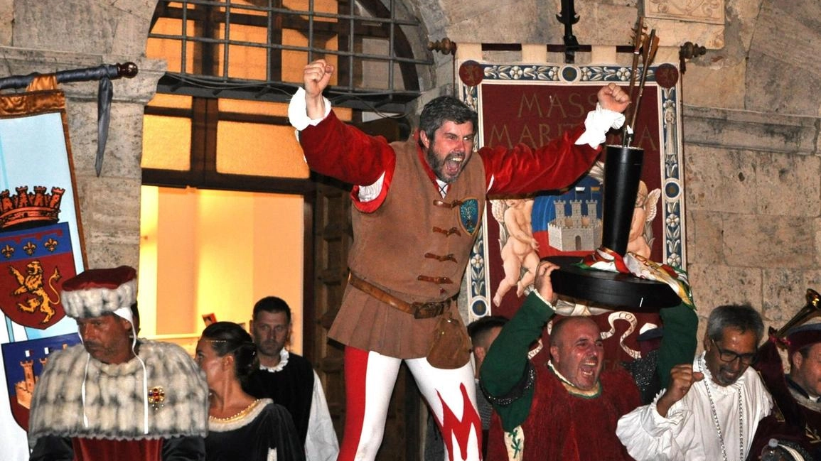 Cittanuova grazie a Francesco Manetti. vince la 129esima edizione del Balestro La foto della festa del. terziere vincitore Cittanuova grazie a Francesco Manetti. vince la 129esima edizione del Balestro La foto della festa del. terziere vincitore