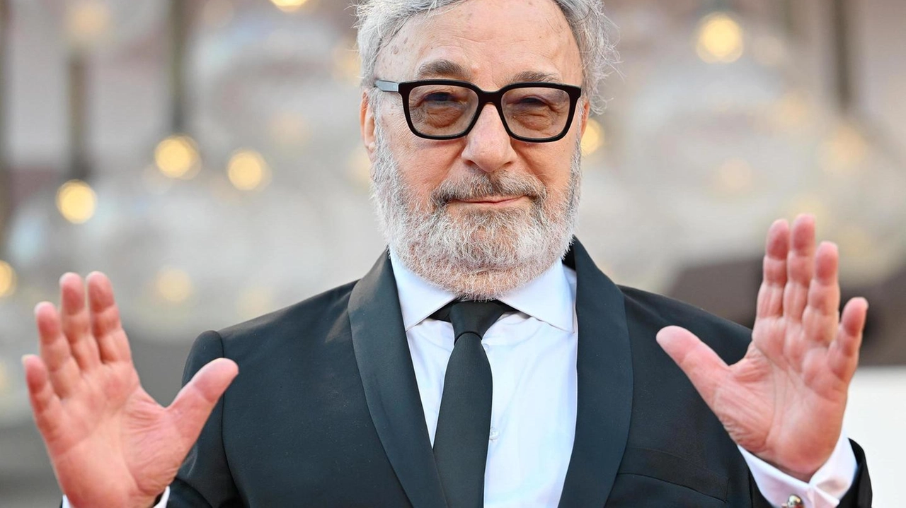 Il regista è in città ospite del Lucca Film Festival che martedì li consegnerà il premio alla carriera "E’ una città molto bella, l’ho vista qualche volta di passaggio: è molto cinematografica".