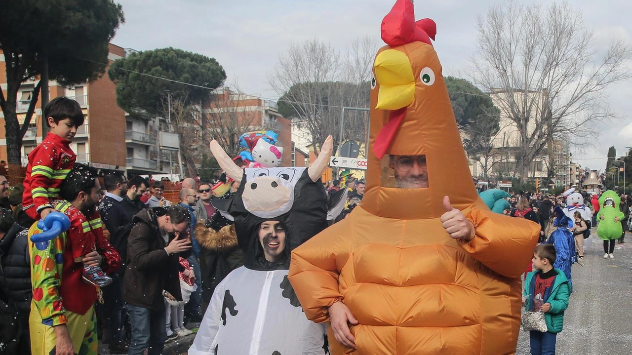 Sfilata di Carnevale in una immagine di archivio Sfilata di Carnevale in una immagine di archivio