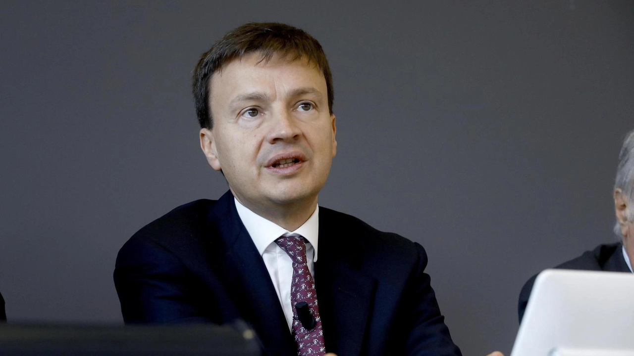 Deboli anche Mediobanca (-1,41%) e Montepaschi (-1,13%)