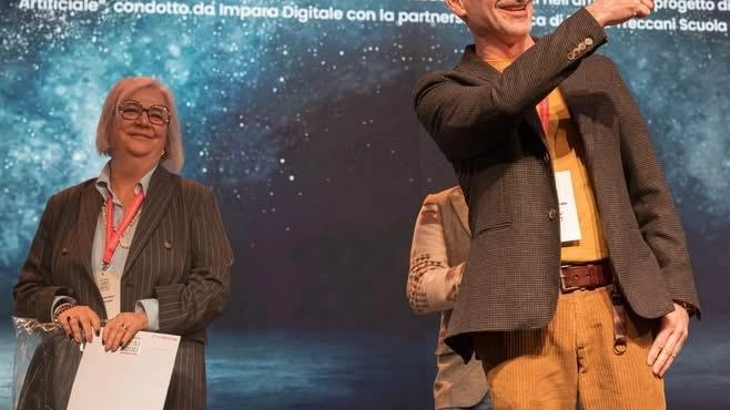 Un altro riconoscimento straordinario al professor David Del Carlo e agli studenti del liceo Lorenzini diretto da Annalisa Fattori. La... Un altro riconoscimento straordinario al professor David Del Carlo e agli studenti del liceo Lorenzini diretto da Annalisa Fattori. La...