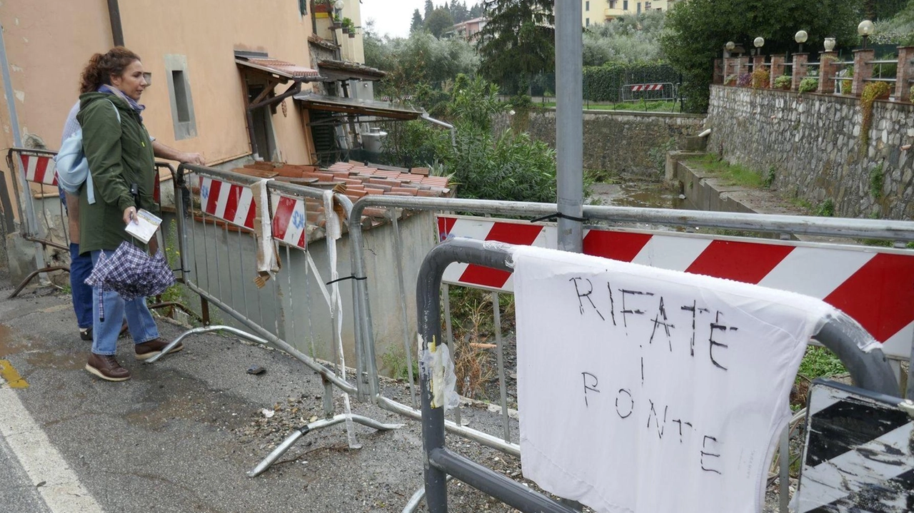 Il ponticino sulla Bardena ancora senza sponde (foto Attalmi) Il ponticino sulla Bardena ancora senza sponde (foto Attalmi)
