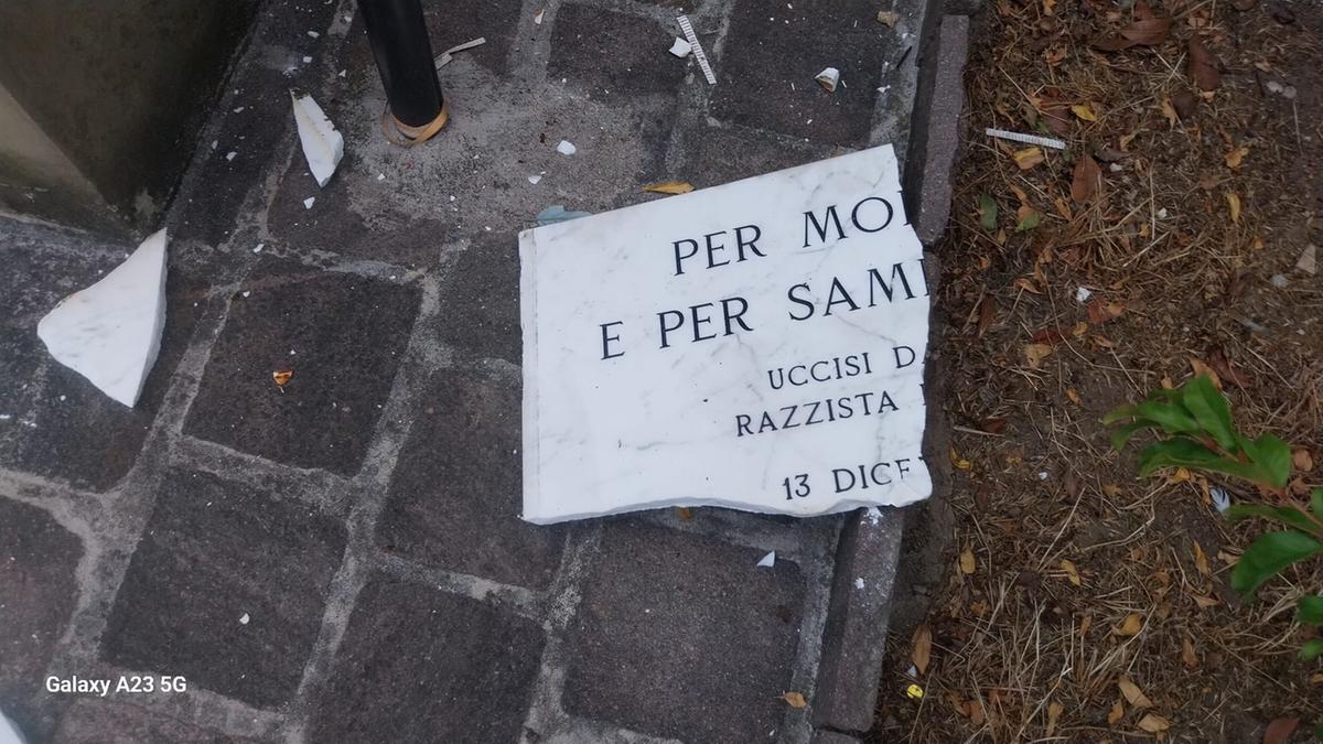 Strage di piazza Dalmazia, distrutta la targa in memoria delle vittime. “Gesto vile”