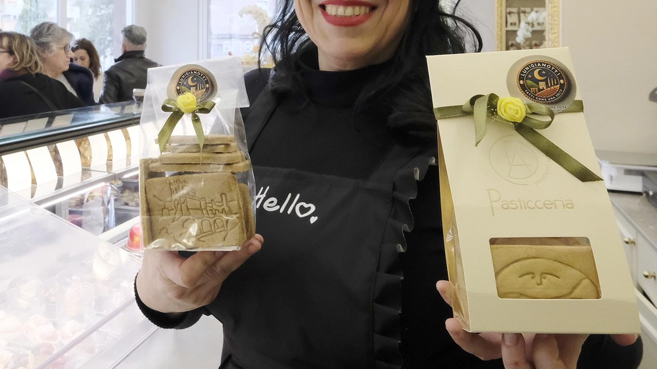 Laura Razzoli nella sua pasticceria a Villafranca e con i nuovi biscotti