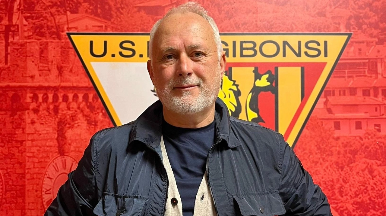 Quattro conferme e numerosi volti nuovi per il Poggibonsi. Oggi alle 8,30 i giallorossi si radunano allo stadio Lotti per... Quattro conferme e numerosi volti nuovi per il Poggibonsi. Oggi alle 8,30 i giallorossi si radunano allo stadio Lotti per...
