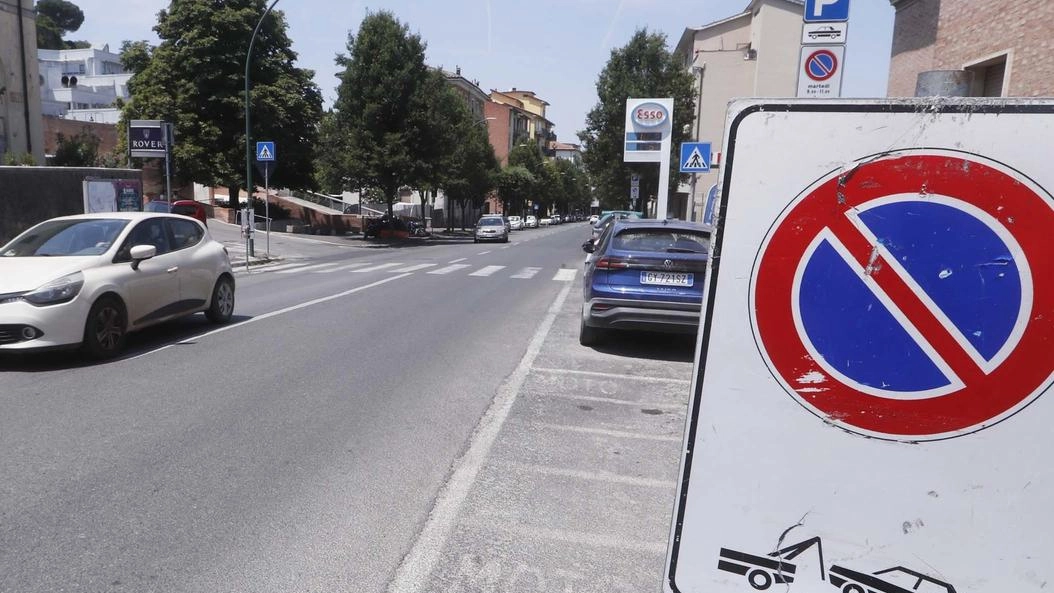 Da domani mattina scatta il divieto di sosta e il senso unico a salire in viale Mazzini Da domani mattina scatta il divieto di sosta e il senso unico a salire in viale Mazzini