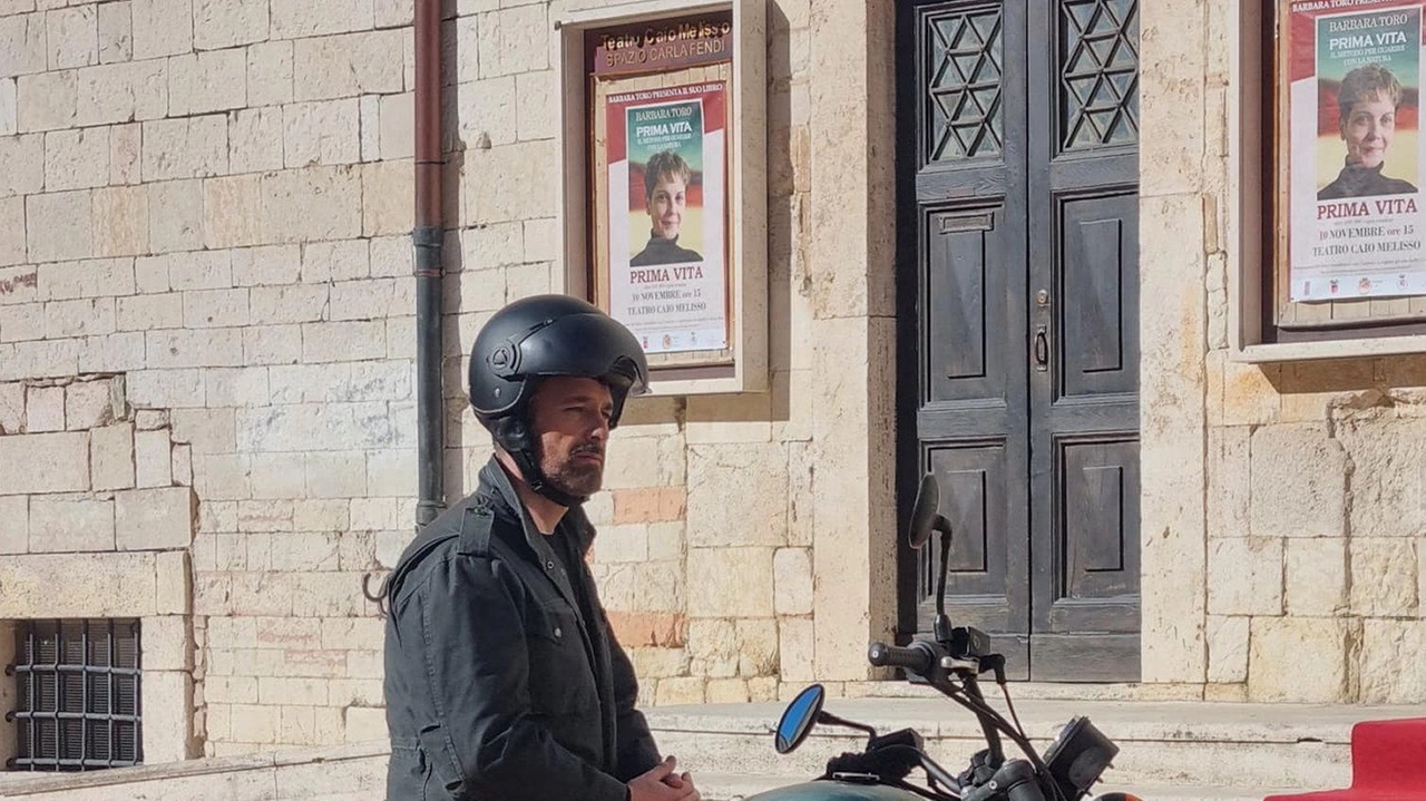 Raoul Bova nelle riprese di Don Matteo 14, serie girata a Spoleto e in onda per la prima volta nei mesi autunnali Raoul Bova nelle riprese di Don Matteo 14, serie girata a Spoleto e in onda per la prima volta nei mesi autunnali