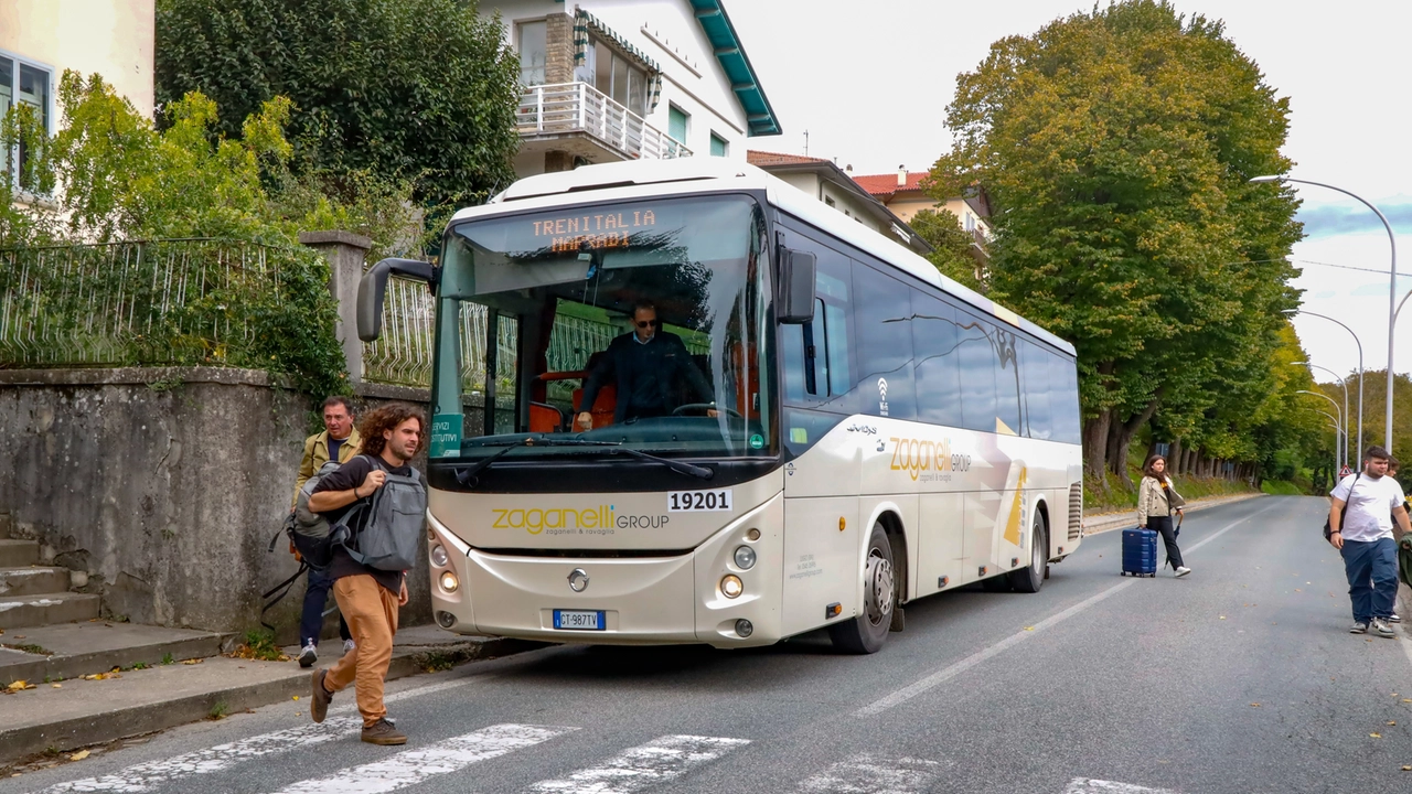 Faentina, uno dei bus sostitutivi per i pendolari (Germogli) Faentina, uno dei bus sostitutivi per i pendolari (Germogli)