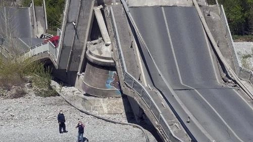 Il ponte di Albiano collassò in quella mattina drammatica dell’8 aprile 2020, fortunatamente il traffico era scarso, era l’epoca Covid Il ponte di Albiano collassò in quella mattina drammatica dell’8 aprile 2020, fortunatamente il traffico era scarso, era l’epoca Covid