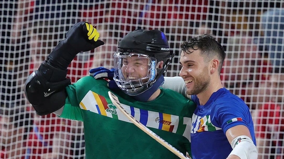 Stefano Zampoli (a sx) festeggia il bronzo con l'Italia Stefano Zampoli (a sx) festeggia il bronzo con l'Italia