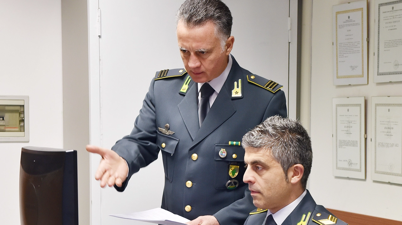 20-02-2018 COMO GUARDIA DI FINANZA INDAGINI CONTROLLI IN UFFICIO GENERICA FASCICOLO PROCEDIMENTO ISPEZIONE ACCERTAMENTO FOTO CUSA 335 6855682 fabriziocusa@gmail.com