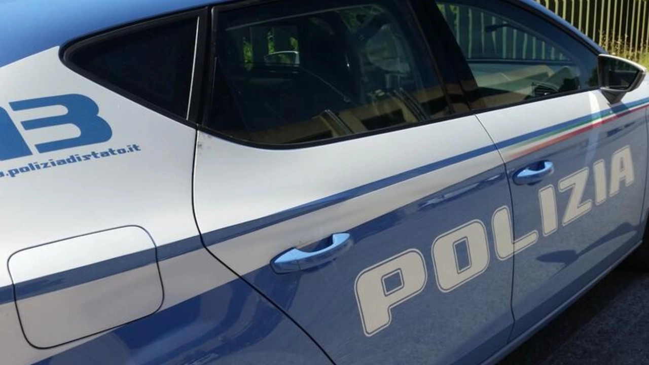 Una volante della polizia (Foto di repertorio) Una volante della polizia (Foto di repertorio)