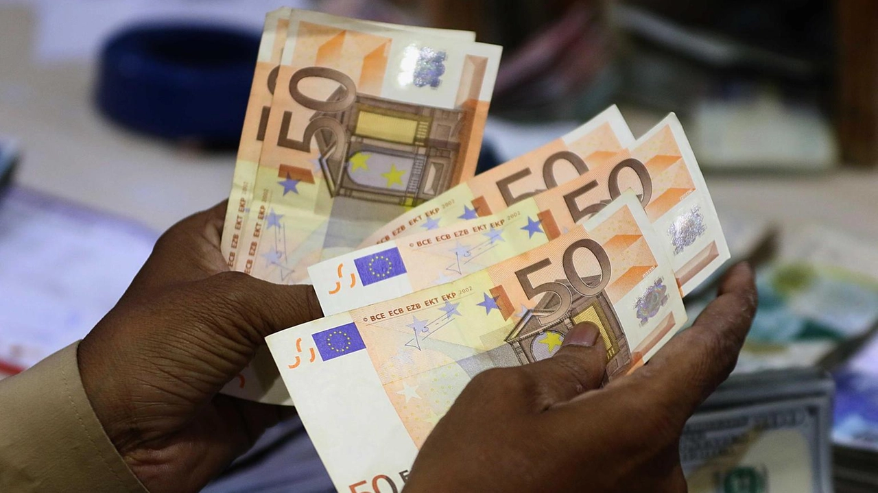 Euro poco mosso in avvio, a 1,1587 dollari