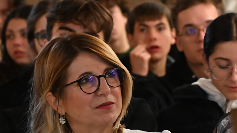 Donazione di libro del XVIII secolo al liceo Machiavelli di Lucca per conoscere l'ora esatta. Importanza storica e tecnica della sincronizzazione degli orologi nel passato. Donazione di libro del XVIII secolo al liceo Machiavelli di Lucca per conoscere l'ora esatta. Importanza storica e tecnica della sincronizzazione degli orologi nel passato.