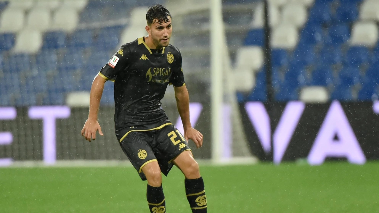 Il club rossoverde stringe per il centrocampista. In ballo anche le uscite di Bogdan (verso Salerno) e Labojko (direzione Polonia) Il club rossoverde stringe per il centrocampista. In ballo anche le uscite di Bogdan (verso Salerno) e Labojko (direzione Polonia)
