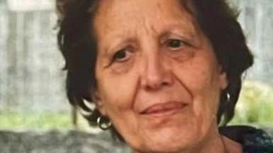Anna Orlandi era entrata al lavoro giovanissima, quando l’attività era gestita dalla signora Esperia Bertagni Pesetti e l’edicola sotto la Rocca era diventata la sua seconda famiglia