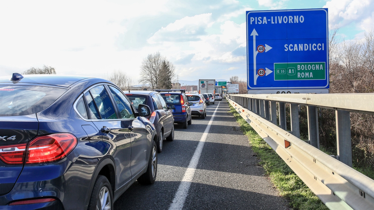 Giornata da incubo in Fi-Pi-Li, fra incendi, sinistri e animali in fuga. Cosa è successo