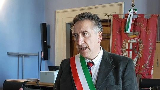 Nasce il progetto “Palazzo Due mondi-Incontri in centro“, patrocinio annuale da parte del Comune. Nella foto il sindaco Andrea Sisti Nasce il progetto “Palazzo Due mondi-Incontri in centro“, patrocinio annuale da parte del Comune. Nella foto il sindaco Andrea Sisti