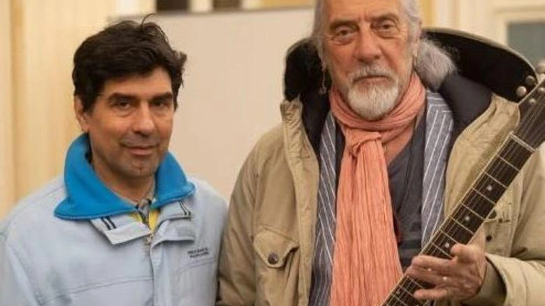 Michele Landi racconta la sua carriera musicale dagli anni '80, tra band italiane e la passione per strumenti vintage. Michele Landi racconta la sua carriera musicale dagli anni '80, tra band italiane e la passione per strumenti vintage.