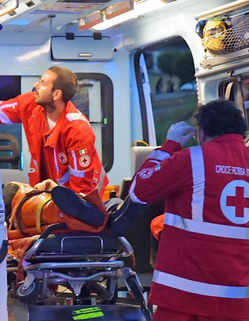 https://www.lanazione.it/image-service/view/acePublic/alias/contentid/YjE0ZTA3MGEtNjcyMy00/0/voleva-darsi-fuoco-in-casa-le-trattative-del-sindaco-cosi-labbiamo-convinto.jpeg?f=1.90:1&h=630
