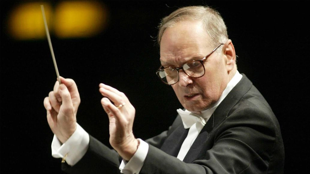 Il maestro Ennio Morricone ha scritto colonne sonore di film entrati nella leggenda Il maestro Ennio Morricone ha scritto colonne sonore di film entrati nella leggenda