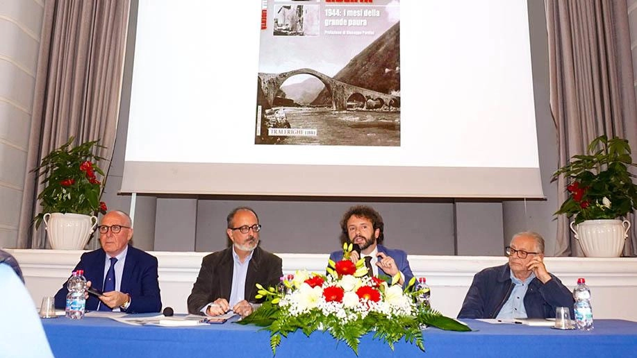 Un momento della presentazione del nuovo libro di Gabriele Brunini «Prima della libertà. 1944: i mesi della grande paura» (foto Borghesi) Un momento della presentazione del nuovo libro di Gabriele Brunini «Prima della libertà. 1944: i mesi della grande paura» (foto Borghesi)
