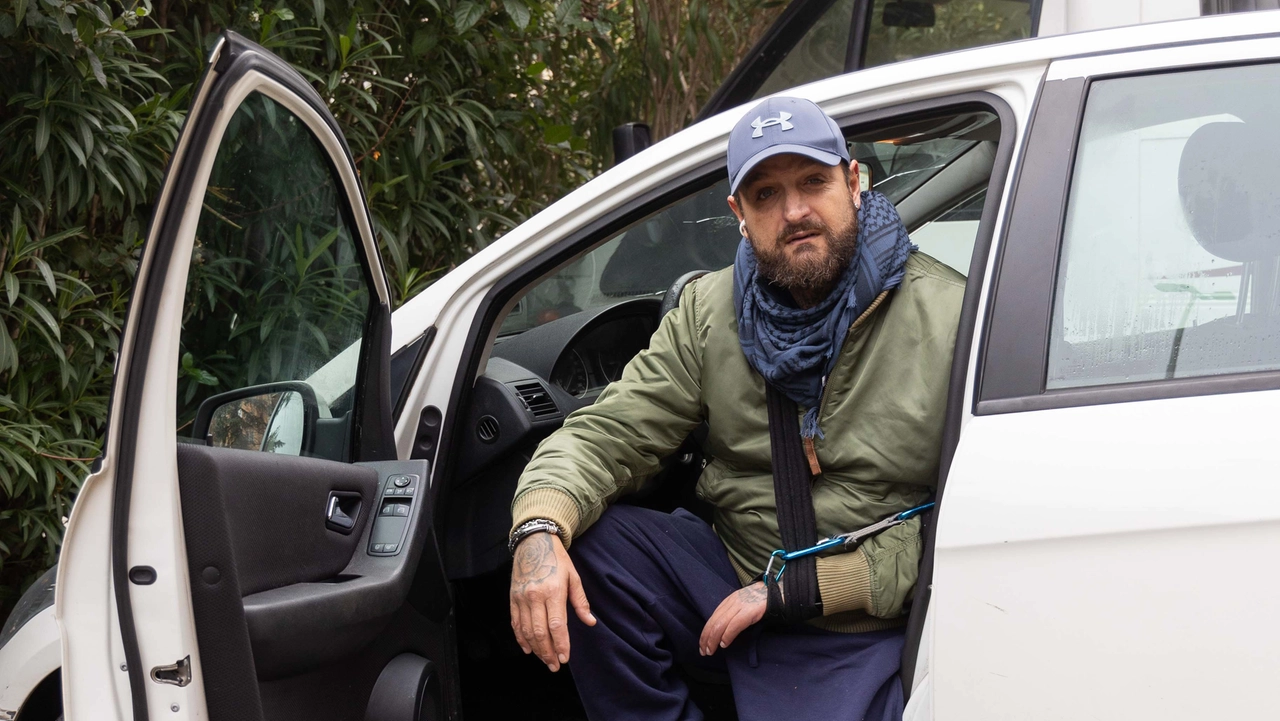 Matteo Bettarini da qualche tempo dorme in auto Matteo Bettarini da qualche tempo dorme in auto