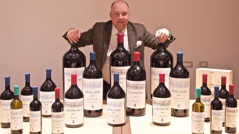 L’enologo Alessandro Cellai, qui con i vini di Vallepicciola L’enologo Alessandro Cellai, qui con i vini di Vallepicciola
