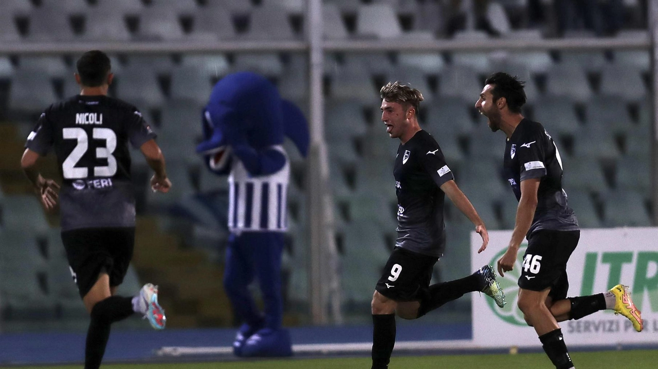 Il Pescara vince 2-1 contro la Pianese con un'autorete nel recupero. Ferraris pareggia dopo il gol iniziale di Mignani. Espulso Odjer. Il Pescara vince 2-1 contro la Pianese con un'autorete nel recupero. Ferraris pareggia dopo il gol iniziale di Mignani. Espulso Odjer.