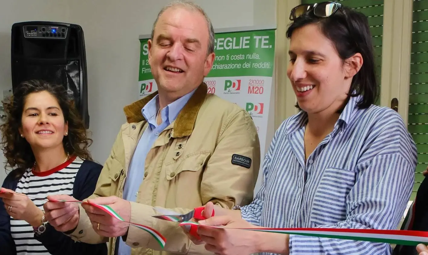 Riapre la sede Pd di via Mazzini. Elly Schlein al taglio del nastro