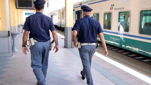 La polizia ferroviaria sta indagando per risalire a chi ha lasciato sassi sui binari La polizia ferroviaria sta indagando per risalire a chi ha lasciato sassi sui binari