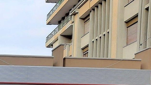 La concessionaria Prato Auto si trova in via Roncioni al civico 21. Il furto è avvenuto i giorni scorsi La concessionaria Prato Auto si trova in via Roncioni al civico 21. Il furto è avvenuto i giorni scorsi