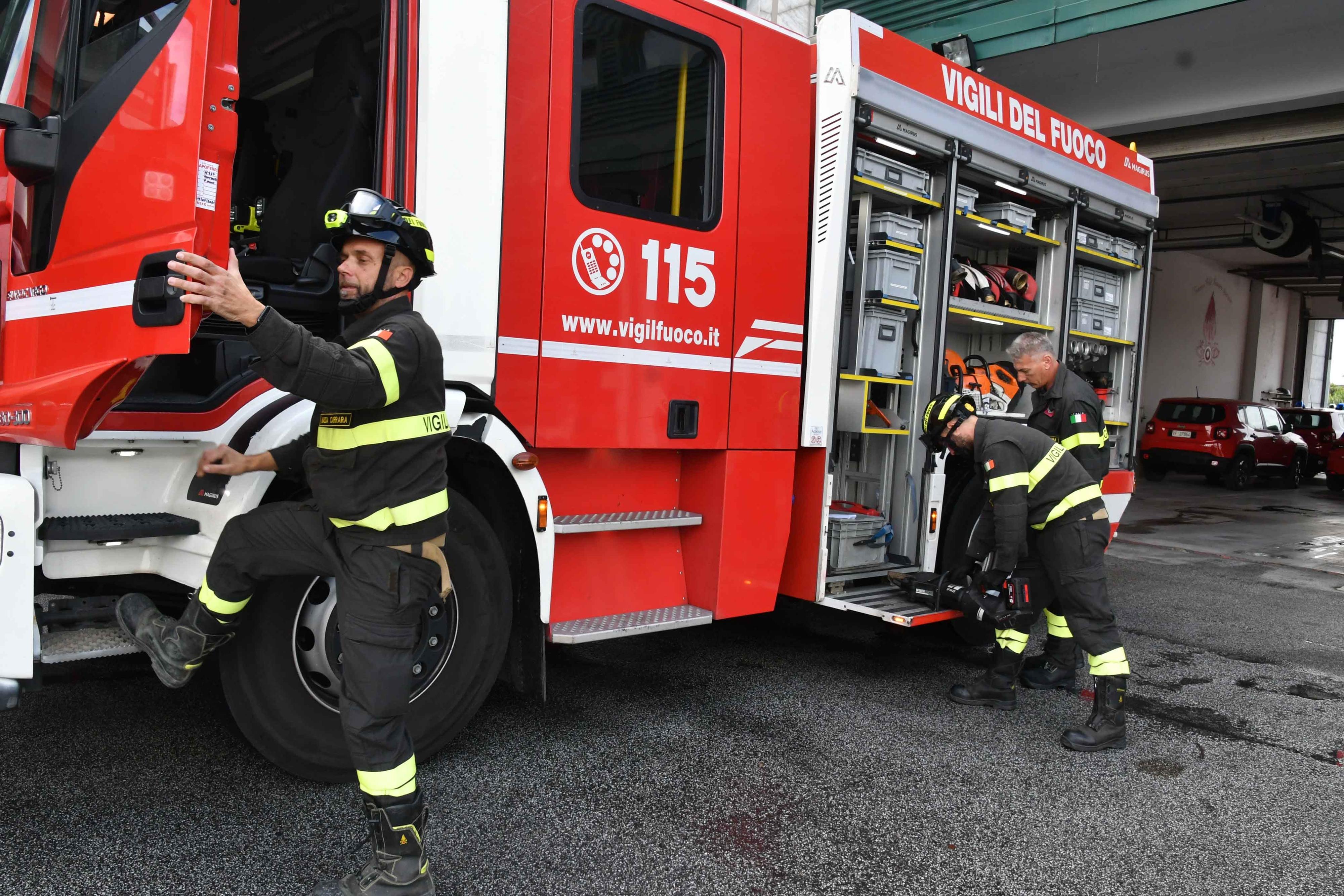 Grave incidente in FiPiLi: scontro tra 4 auto e un mezzo pesante Grave incidente in FiPiLi: scontro tra 4 auto e un mezzo pesante