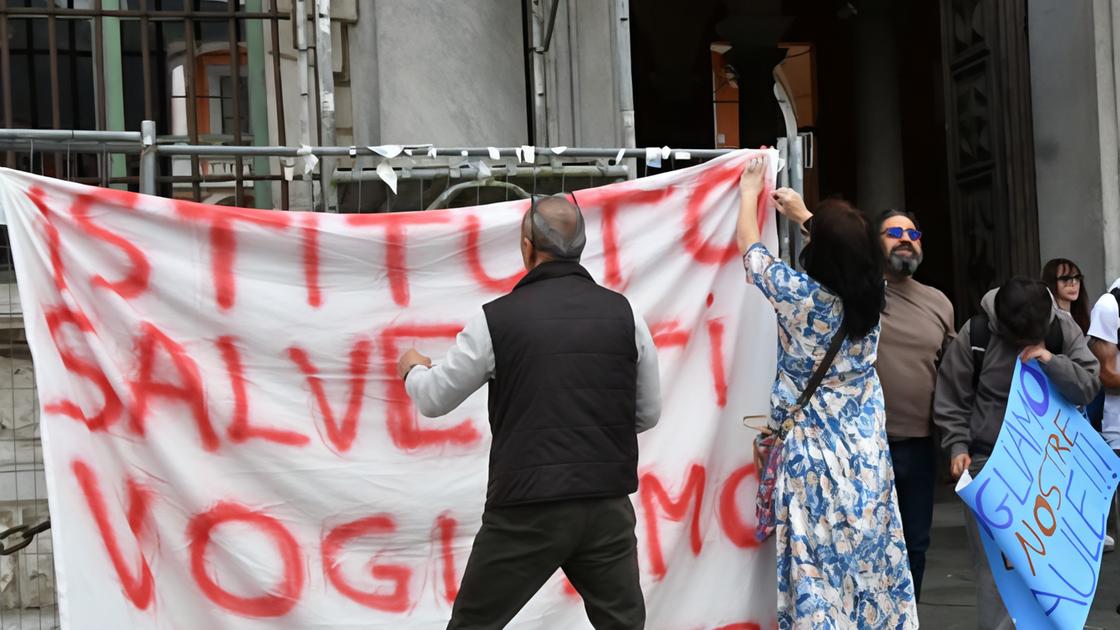 Il ‘Salvetti’ resta dov’è. Assemblea infuocata : "Non firmo il trasferimento". E Persiani ferma tutto Il ‘Salvetti’ resta dov’è. Assemblea infuocata : "Non firmo il trasferimento". E Persiani ferma tutto