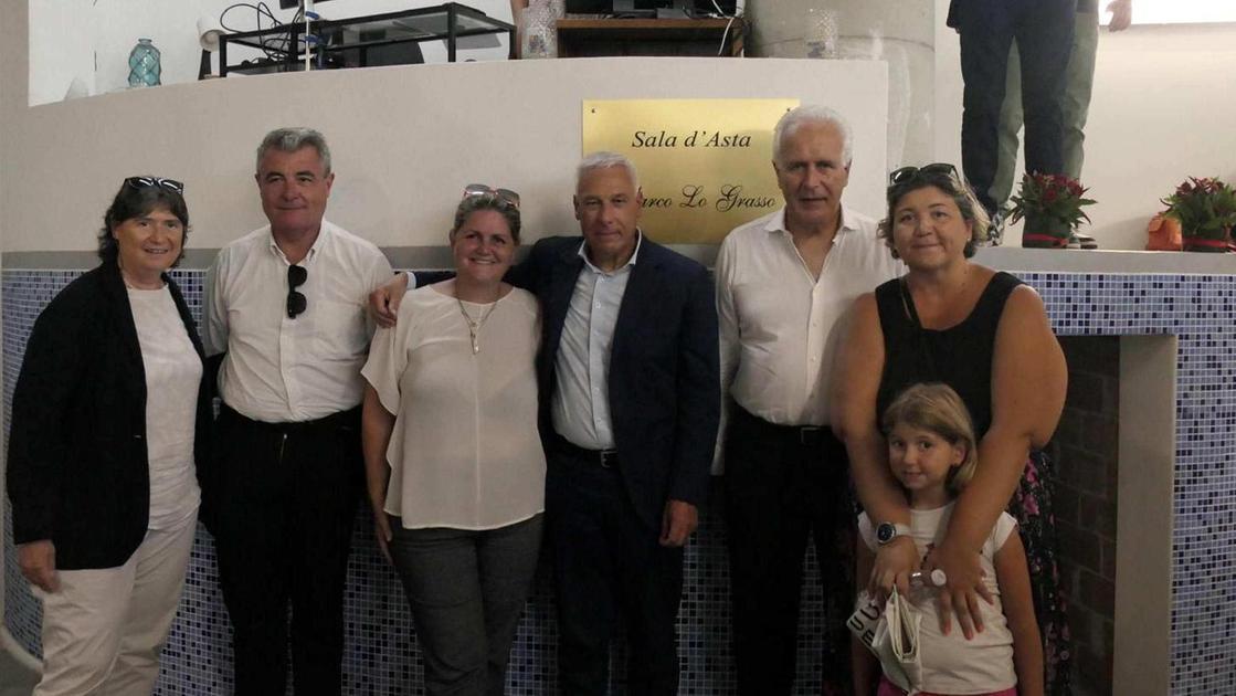 Il pesce "abbocca" con un clic. L’asta si fa anche col telefonino: "Una rivoluzione per il settore" Il pesce "abbocca" con un clic. L’asta si fa anche col telefonino: "Una rivoluzione per il settore"