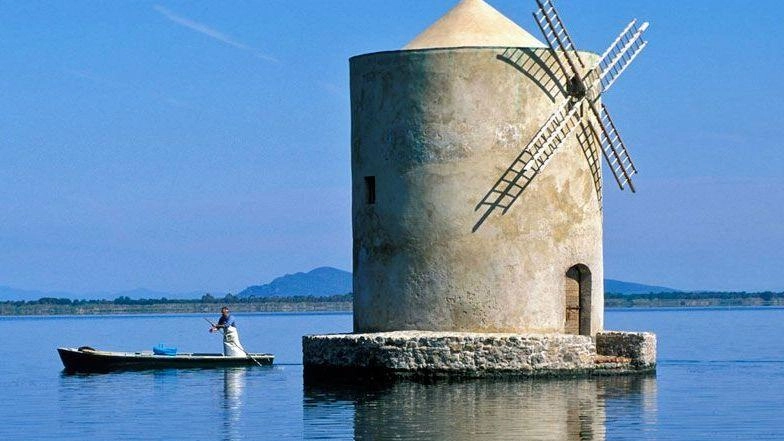 Il mulino spagnolo è uno dei simboli di Orbetello Le pale sono state danneggiate e devono essere recuperate Il mulino spagnolo è uno dei simboli di Orbetello Le pale sono state danneggiate e devono essere recuperate