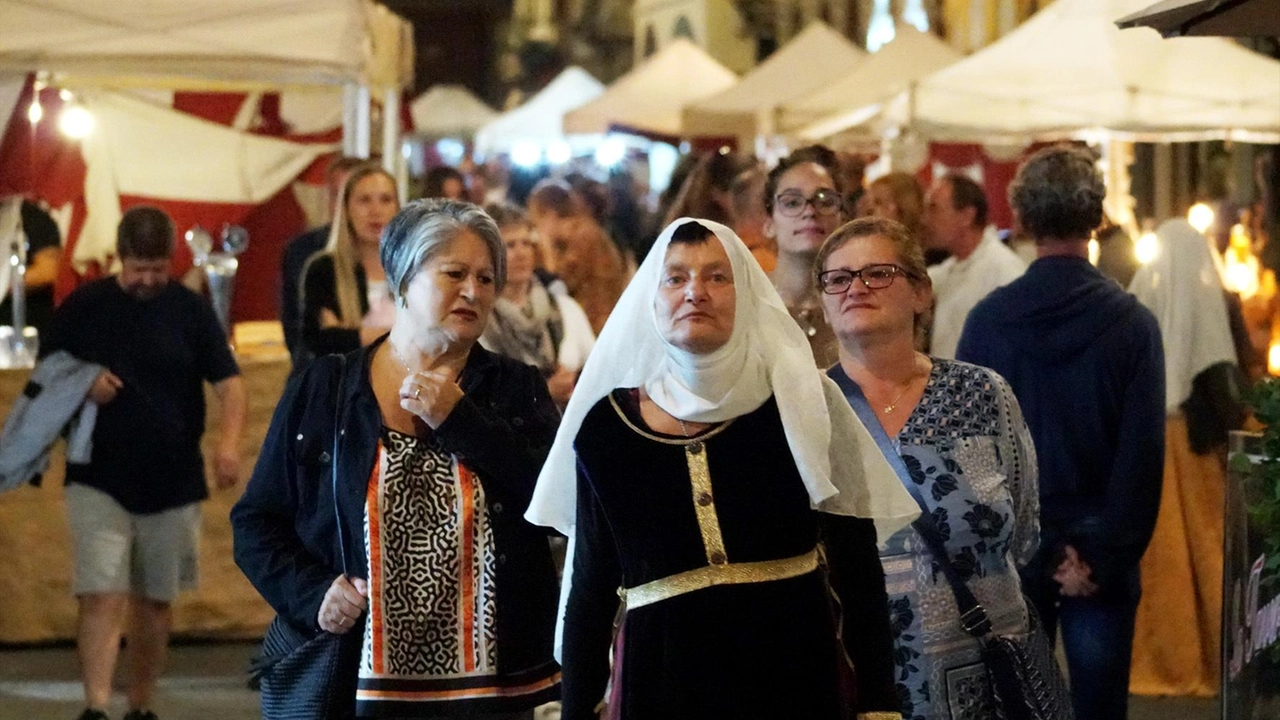 MONTEVARCHI Montevarchi si appresta a vivere la giornata clou del Perdono, un mix di eventi tra cultura, spettacolo, sport, rievocazioni storiche... MONTEVARCHI Montevarchi si appresta a vivere la giornata clou del Perdono, un mix di eventi tra cultura, spettacolo, sport, rievocazioni storiche...