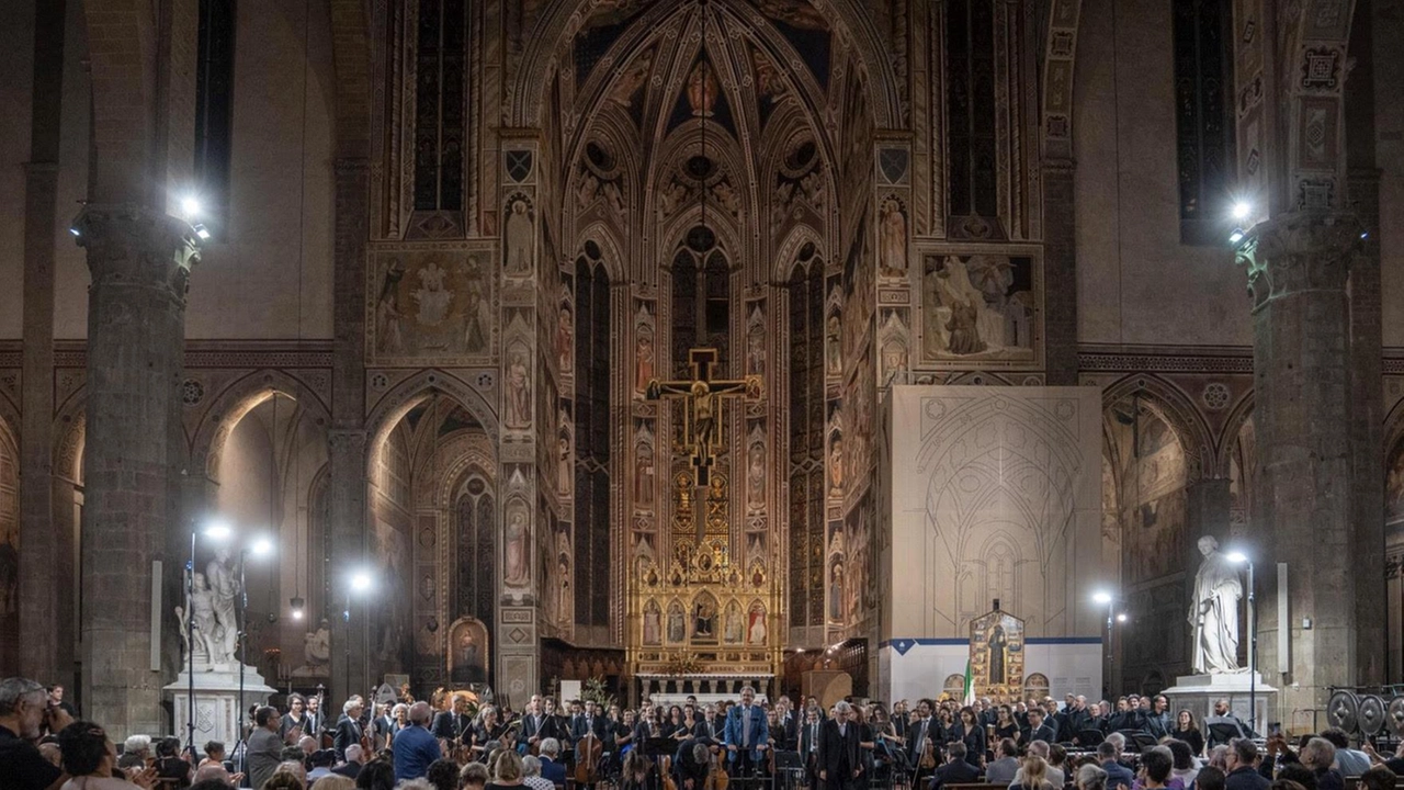 L’Orchestra della Toscana il 10 saettembre. in Santa Croce con un concerto a ingresso libero, nel 45esimo anno dalla sua fondazione L’Orchestra della Toscana il 10 saettembre. in Santa Croce con un concerto a ingresso libero, nel 45esimo anno dalla sua fondazione