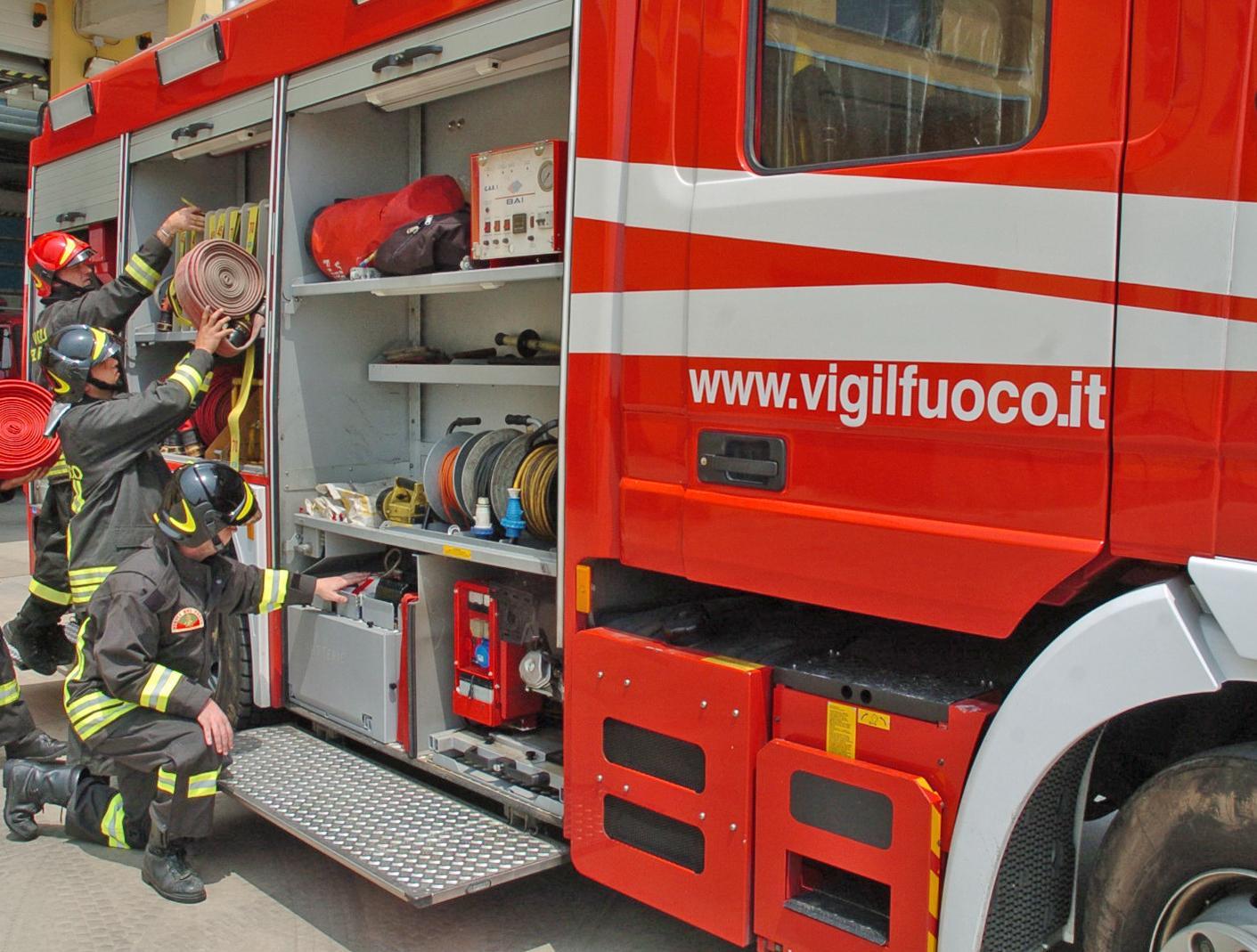 Abitazione in fiamme a Solomeo. In tre finiscono all’ospedale Abitazione in fiamme a Solomeo. In tre finiscono all’ospedale