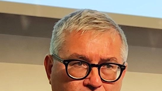 Il presidente del Sib Confcommercio, Antonio Capacchione, si batte per una riforma delle concessioni balneari in Italia, sottolineando l'importanza economica e occupazionale del settore turistico balneare.