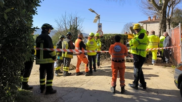 Tragedia sul lavoro, operaio muore cadendo dentro il cantiere