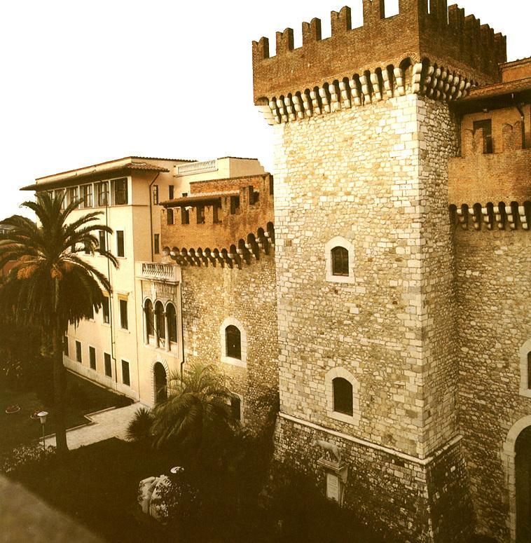 https://www.lanazione.it/image-service/view/acePublic/alias/contentid/YjFjY2ViNGItZTU5Ni00/0/parita-di-genere-in-accademia-limpegno-contro-le-discriminazioni.jpeg