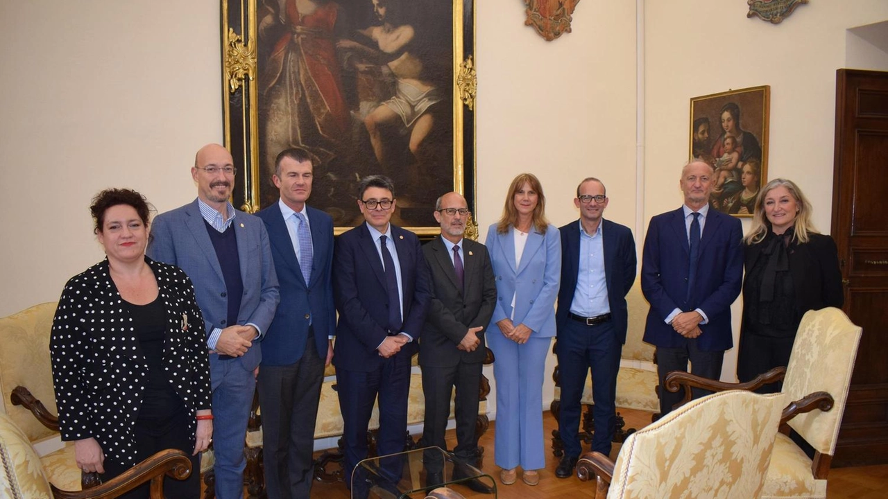 Il presidente del Parlamento Latinoamericano e dei Caraibi, Rolando González Patricio, accompagnato dal coordinatore tecnico, Alfredo Jiménez Barros, sono stati... Il presidente del Parlamento Latinoamericano e dei Caraibi, Rolando González Patricio, accompagnato dal coordinatore tecnico, Alfredo Jiménez Barros, sono stati...