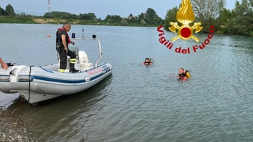 Muore a 10 anni mentre nuota nel lago di Bilancino. Ritrovato il corpo senza vita