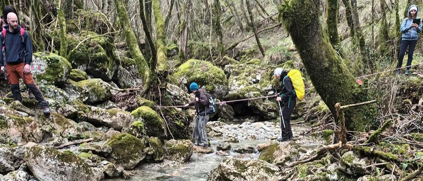 Escursione del CAI a Fivizzano per valorizzare le risorse idriche delle Alpi Apuane e sensibilizzare sulla loro tutela.