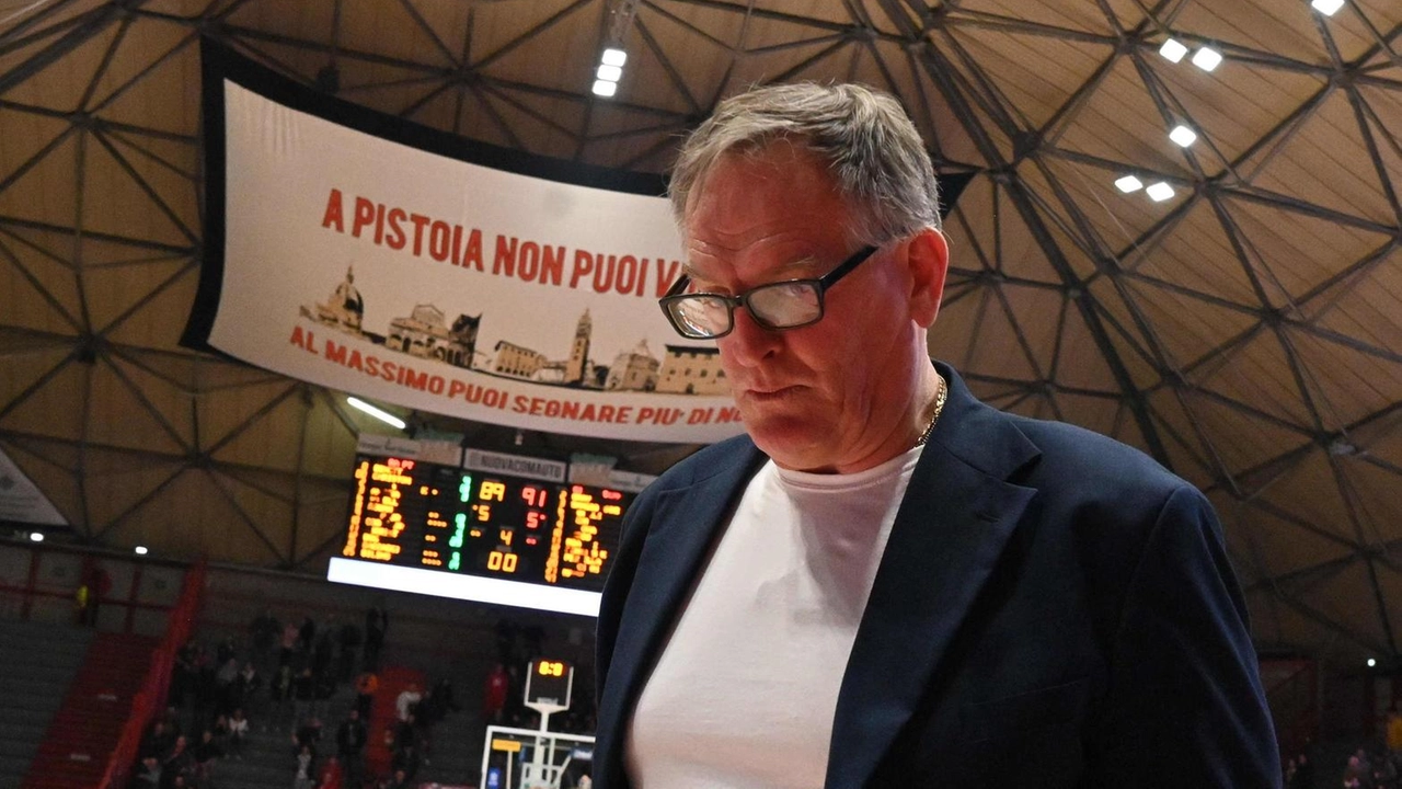 il presidente Ronald. Rowan si trova in America per cercare di reperire risorse finanziarie per superare questo momento il presidente Ronald. Rowan si trova in America per cercare di reperire risorse finanziarie per superare questo momento