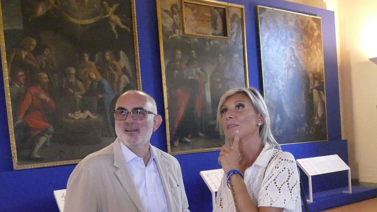 La Visitazione e le altre opere pittoriche spostate dalla chiesa di San Michele a Carmignano sono state posizionate nella Villa Medicea di Poggio a Caiano La Visitazione e le altre opere pittoriche spostate dalla chiesa di San Michele a Carmignano sono state posizionate nella Villa Medicea di Poggio a Caiano