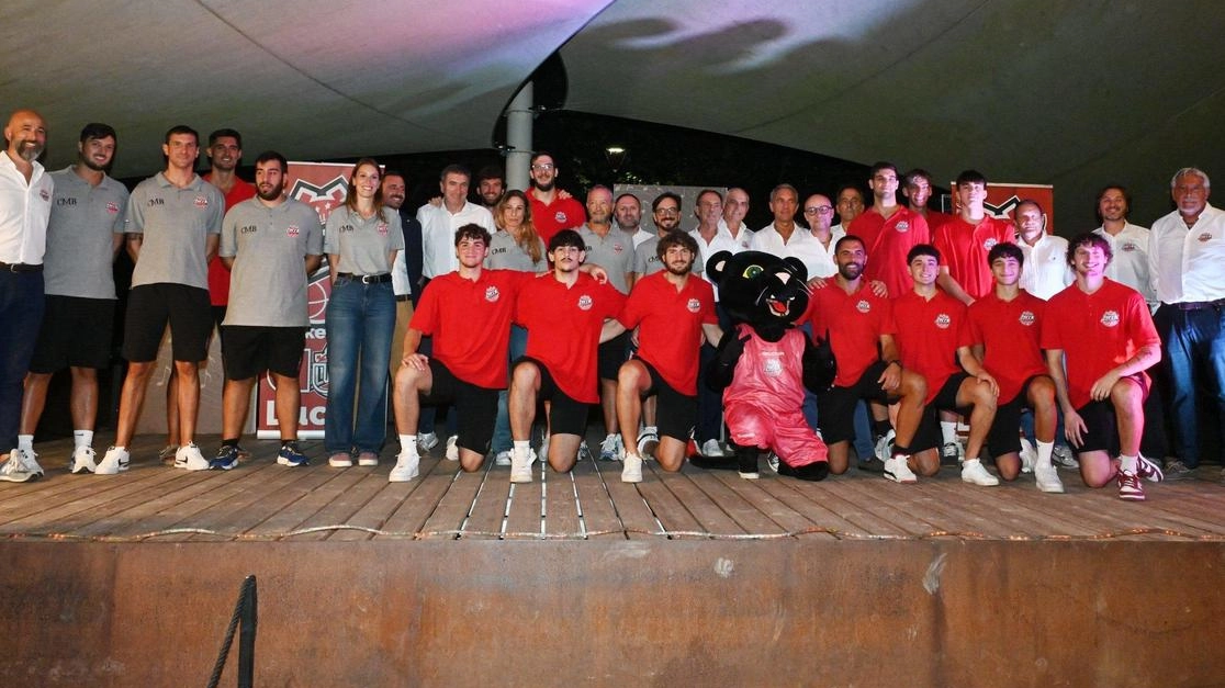 Foto di gruppo per tutto il Bcl al Parco dell’Infinito, per la presentazione di gala Foto di gruppo per tutto il Bcl al Parco dell’Infinito, per la presentazione di gala